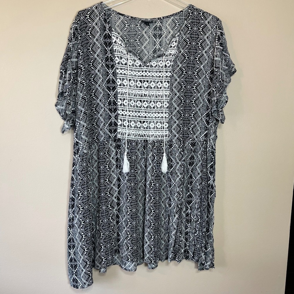 Torrid Womens Black White Geometric Tribal Crochet Lace Tassel Babydoll Top 4